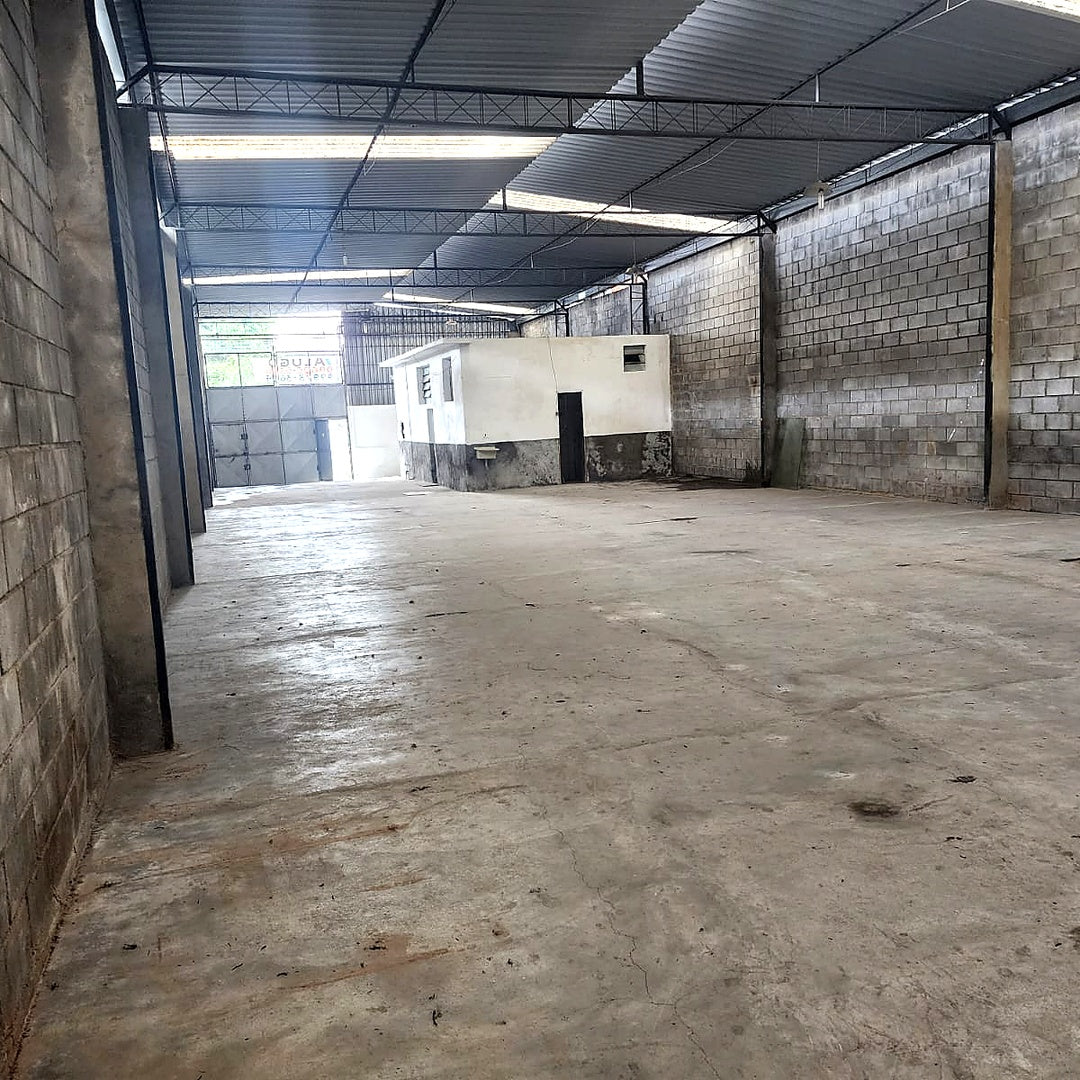Galpão 200 da Av. Brasil- Ideal Para Loja - Prox Centro Comercial - RJ - 300 m2