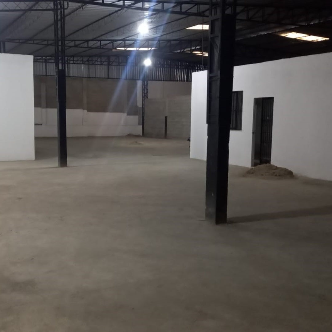 Galpão Em Frente a BR 101 São Gonçalo RJ 650 m² -