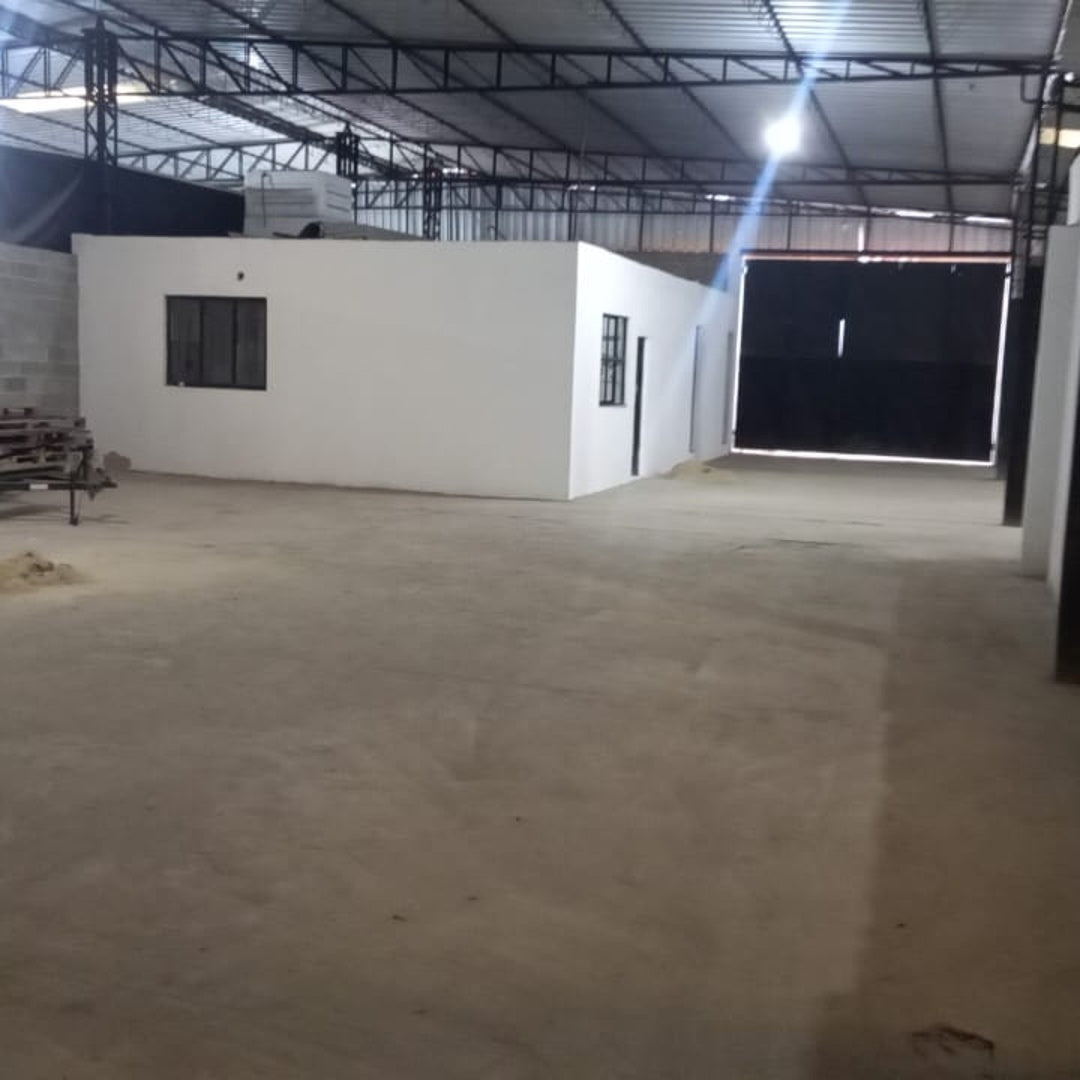 Galpão Em Frente a BR 101 São Gonçalo RJ 650 m² -
