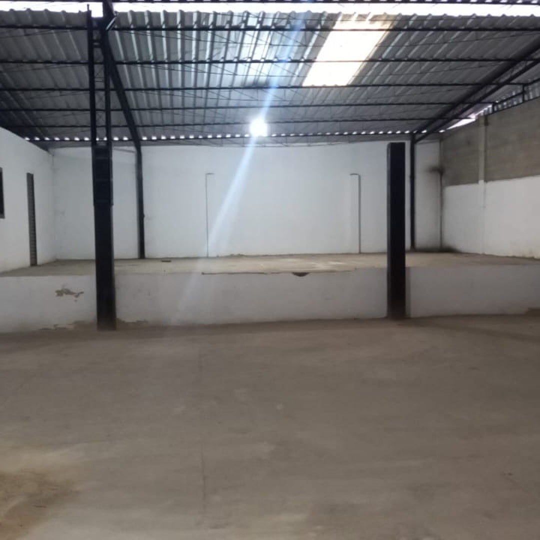 Galpão Em Frente a BR 101 São Gonçalo RJ 650 m² -